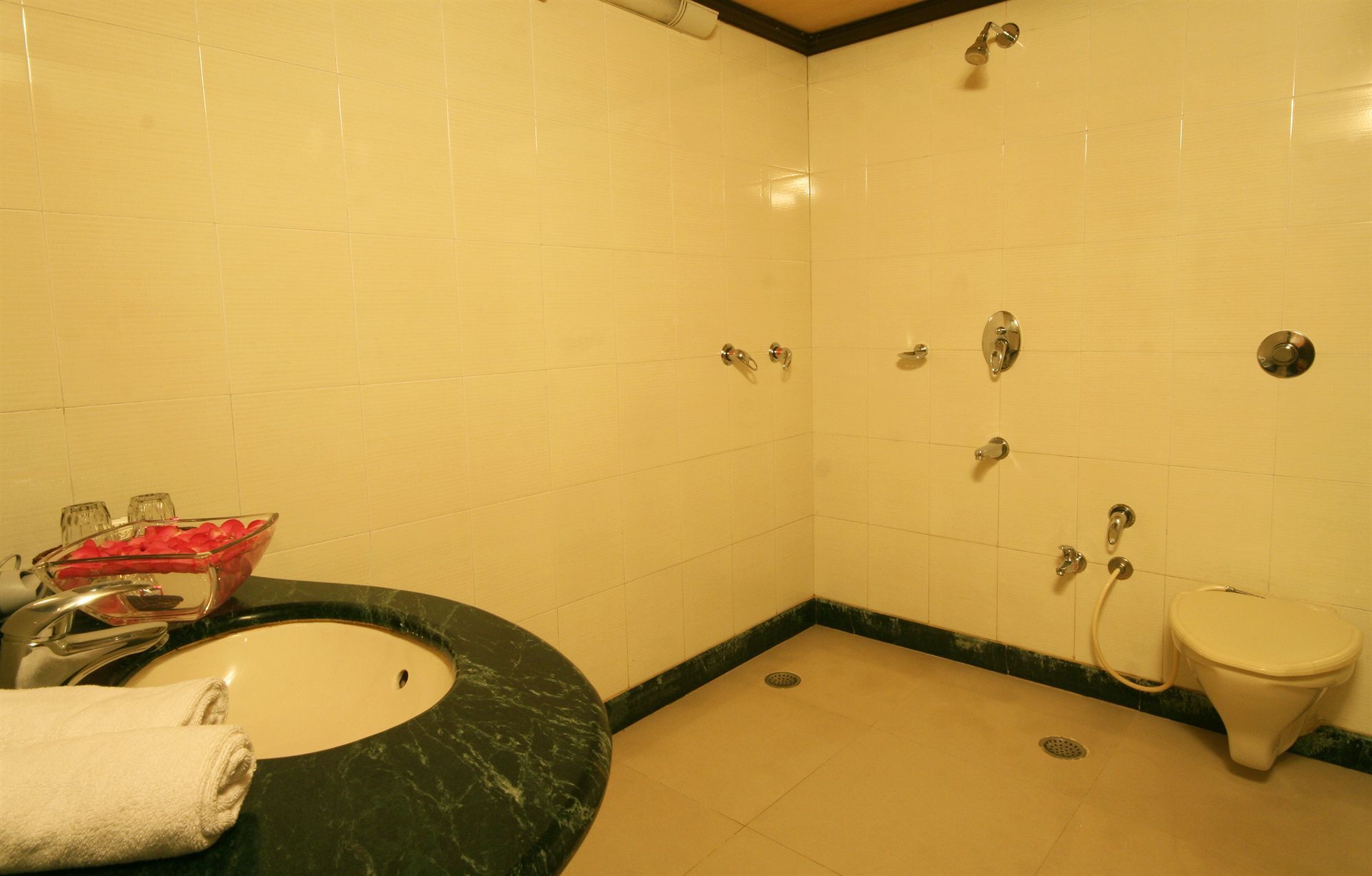 Hotel Tip Top Plaza Thane Exterior foto